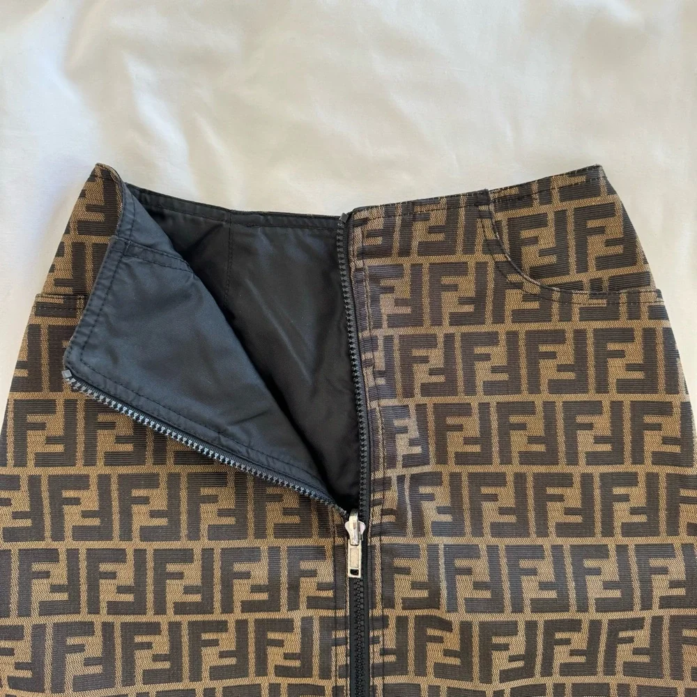 Authentic vintage Fendi reversible mini skirt with zipper - Picture 4 of 7